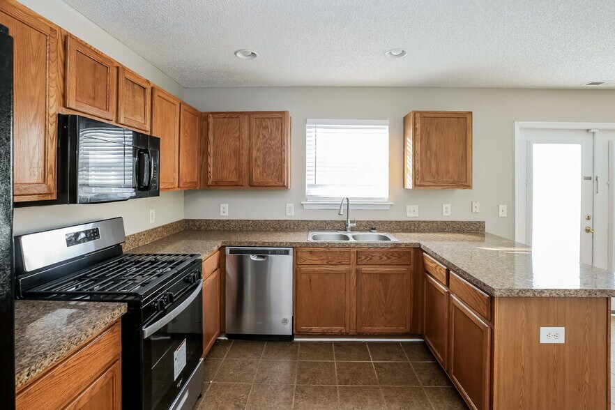 Building Photo - 10324 Wakerobin Ln