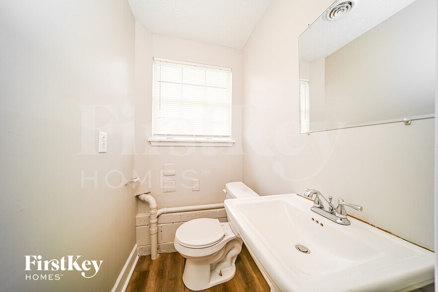 Building Photo - 3782 N Camp Creek Pkwy SW