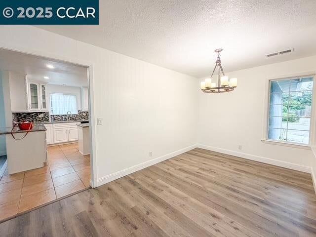 Building Photo - 530 Greenmont Dr