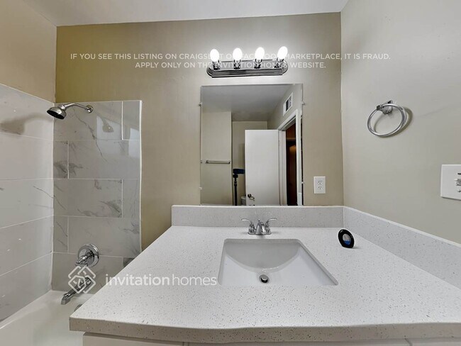 Building Photo - 2882 David St