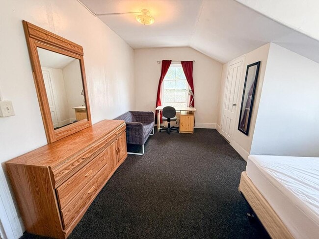 Building Photo - 422-424 E State St Ithaca