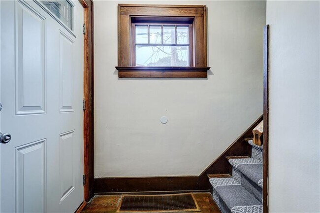 Building Photo - 27 Winston Pl