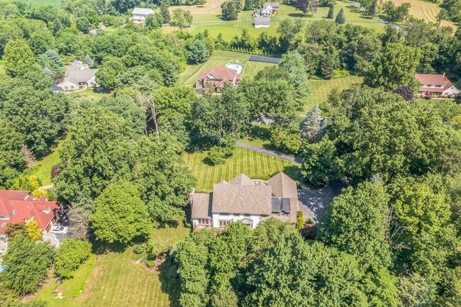 Building Photo - Spacious 5BR House in Pottstown