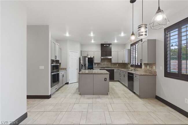 Building Photo - 8899 Sanibel Shore Ave