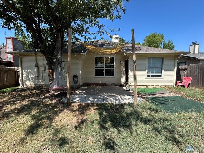 Building Photo - 2000 Holly Springs Dr