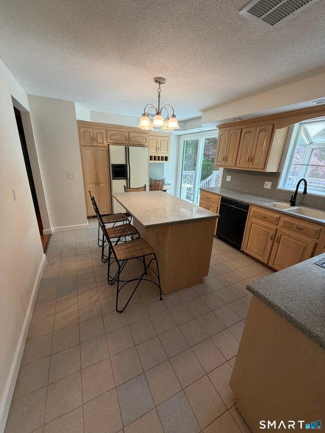 Building Photo - 60 Mohegan Trail