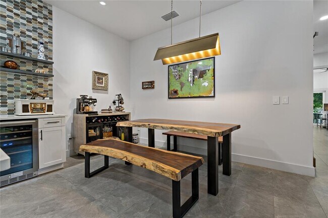 Building Photo - 1246 Bass Blvd