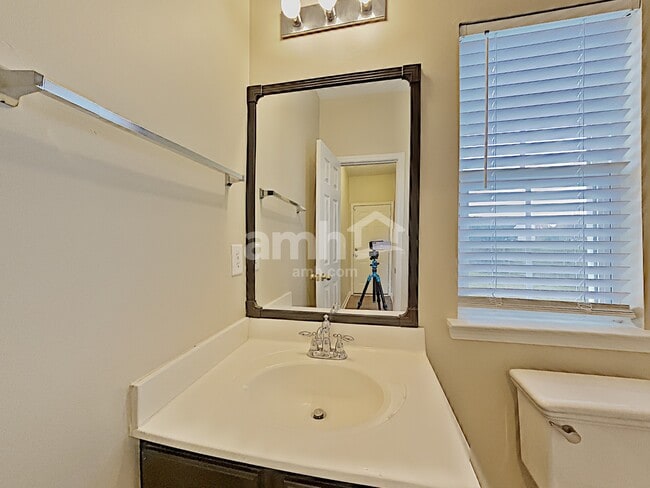 Building Photo - 1039 Vanguard Dr