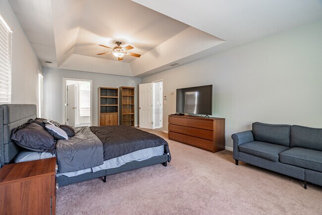 Building Photo - 2096 Fairport Way