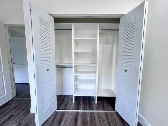 Building Photo - 7707 Northwest Dr