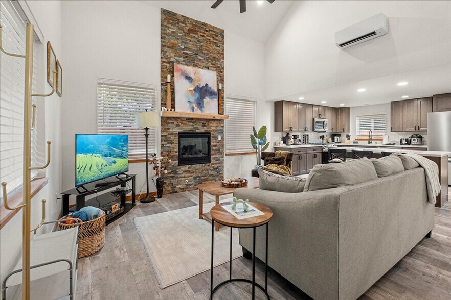 Primary Photo - 308 Paradise Dr