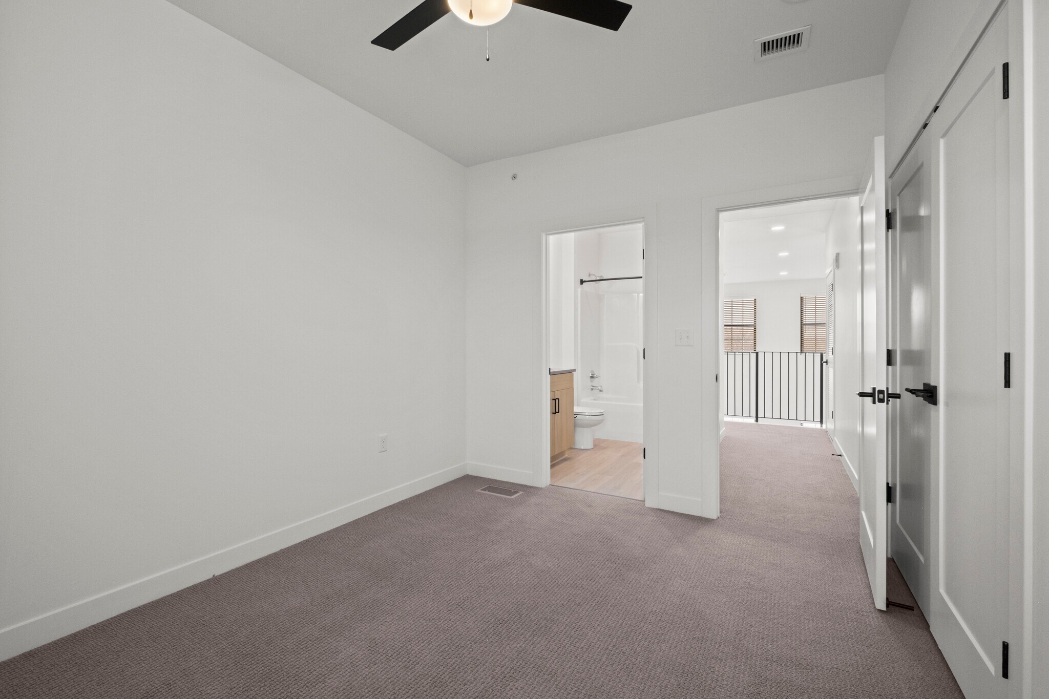 Building Photo - 3009 N Oak Trafficway