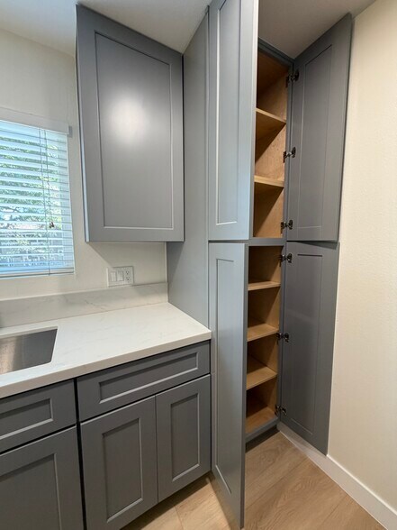 Building Photo - 170 Streamwood