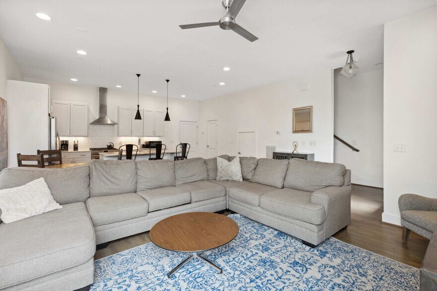 Building Photo - 960 9th Ave S