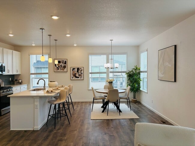 Building Photo - 1592 Castle Creek Cir