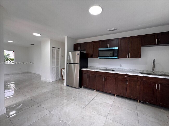 Primary Photo - 2803 SW 26th St