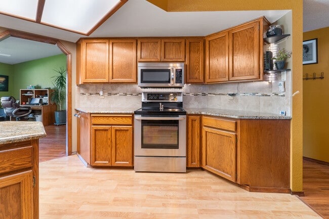 Building Photo - 10490 W Wildrose Ct