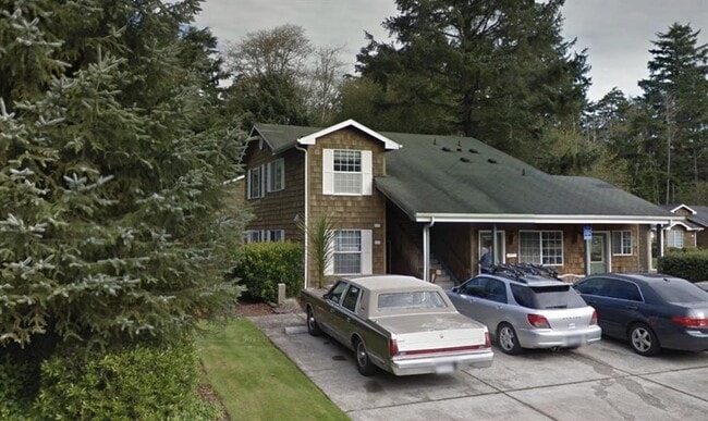 Building Photo - 1121 Spruce Ct