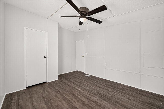 Building Photo - 20306 Mountain Dale Dr