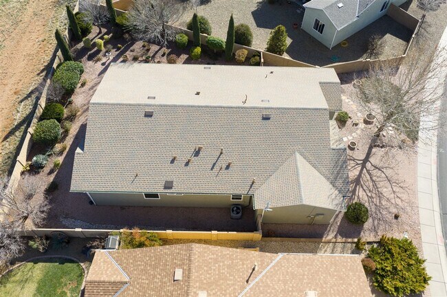 Building Photo - $300 off your move in costs. Now pets allowed! Beautiful 2 bed + den, 2 bath Home Located in Quai...