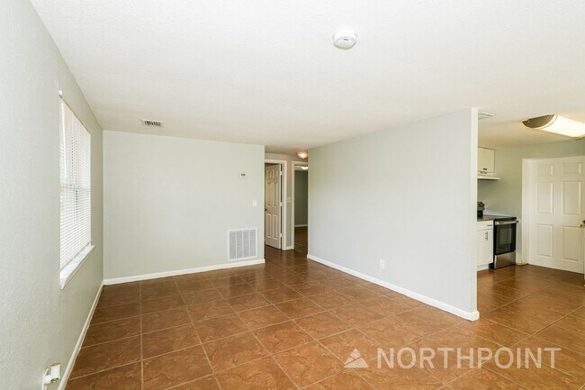 Building Photo - 3-Bedroom, 1 Bath Single Family for Rent in Tampa, FL | Fenced Backyard & Modern Kitchen