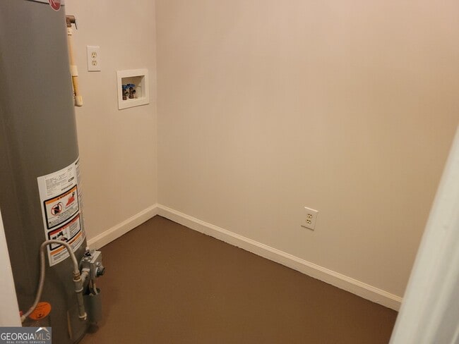 Building Photo - 5 Rockcreek Dr