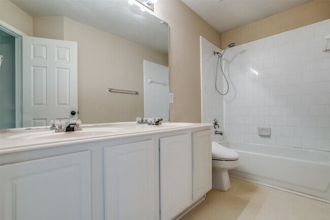 Building Photo - 2709 Sunhill Ct