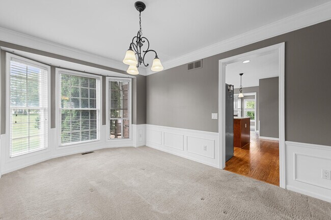 Building Photo - 47643 Ashford Dr S