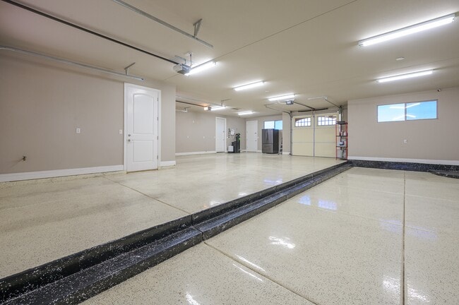 Building Photo - 1362 Pioneer Trail