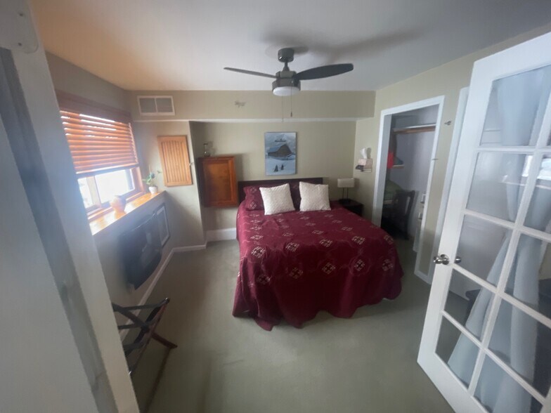 Building Photo - 1887 Hunters Dr