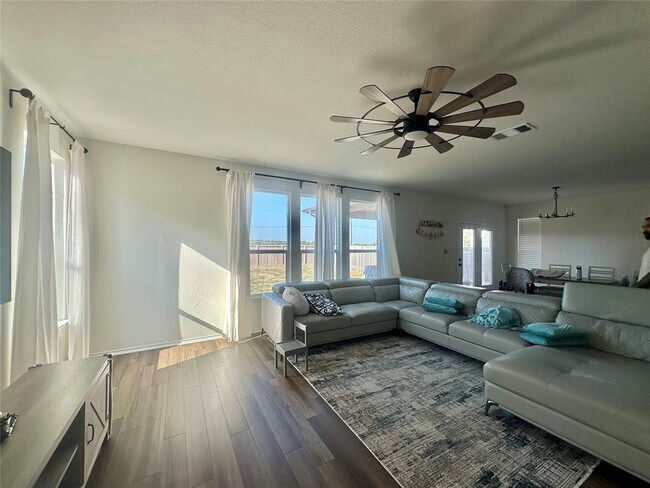 Building Photo - 123 Adeline Dr