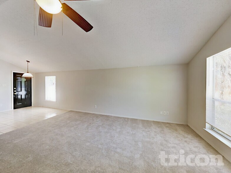 Building Photo - 609 S Walnut Creek Dr