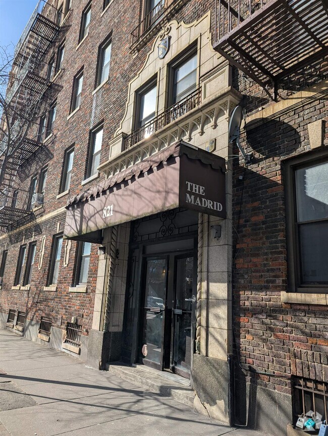 Building Photo - 821 Bergen Ave