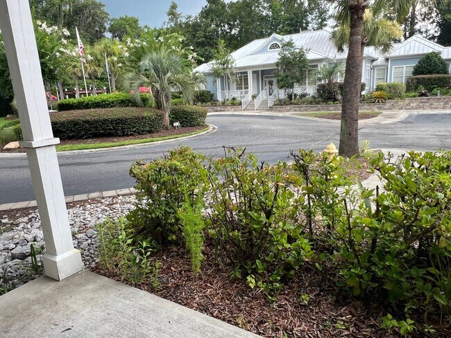 Building Photo - Upgraded First Floor Condo - Estate at Wes...