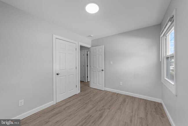 Building Photo - 12 Holbrook Ln