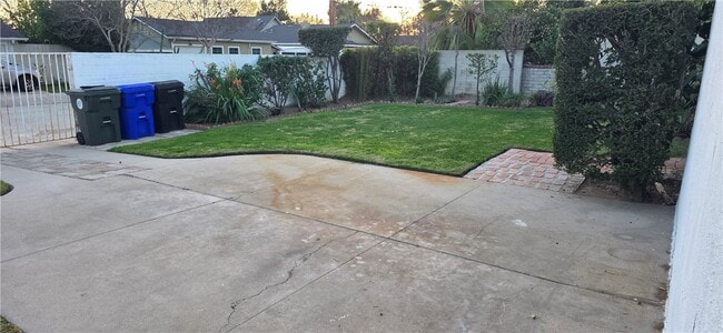 Building Photo - 3304 N Mountain View Ave