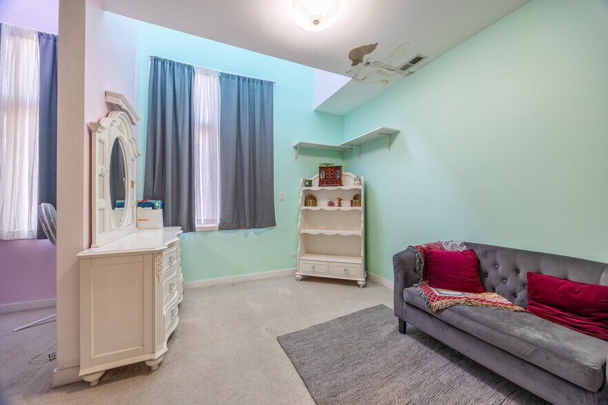 Building Photo - 1723 N Wood St