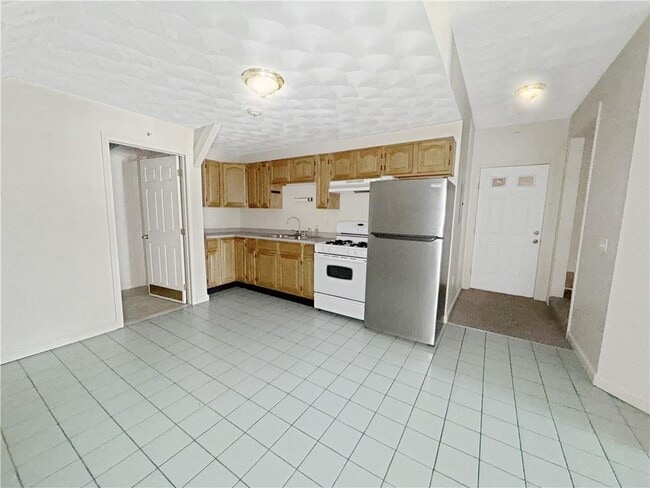 Building Photo - 55 Beach St
