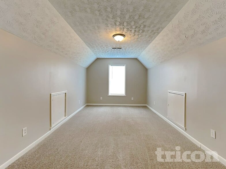 Building Photo - 25 Bermuda Cir