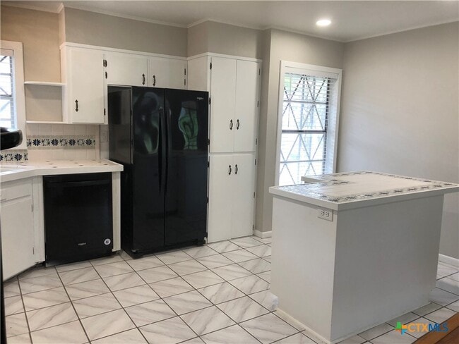 Building Photo - 1175 Canyon Dr