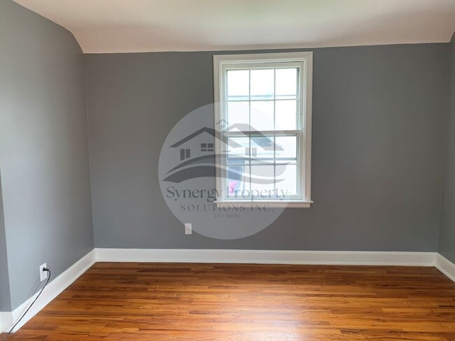 Building Photo - Coming Soon !3 Bedroom, Garage June 6th
