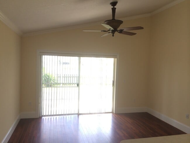 Building Photo - 3 Bedroom/2 Bathroom Beautiful Home in Kis...