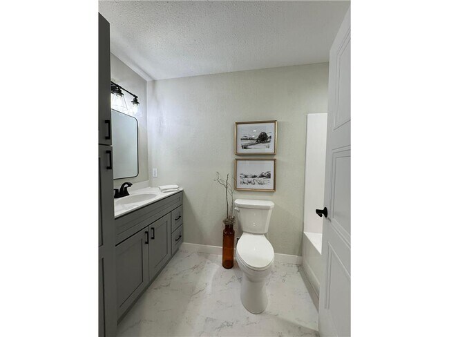 Building Photo - 119 Renet Path