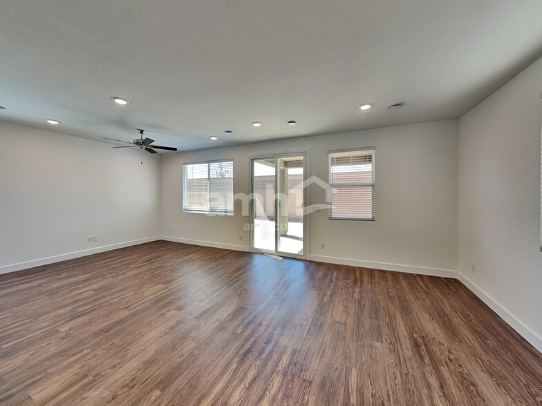 Building Photo - 9165 Ribbon Mdw Ct