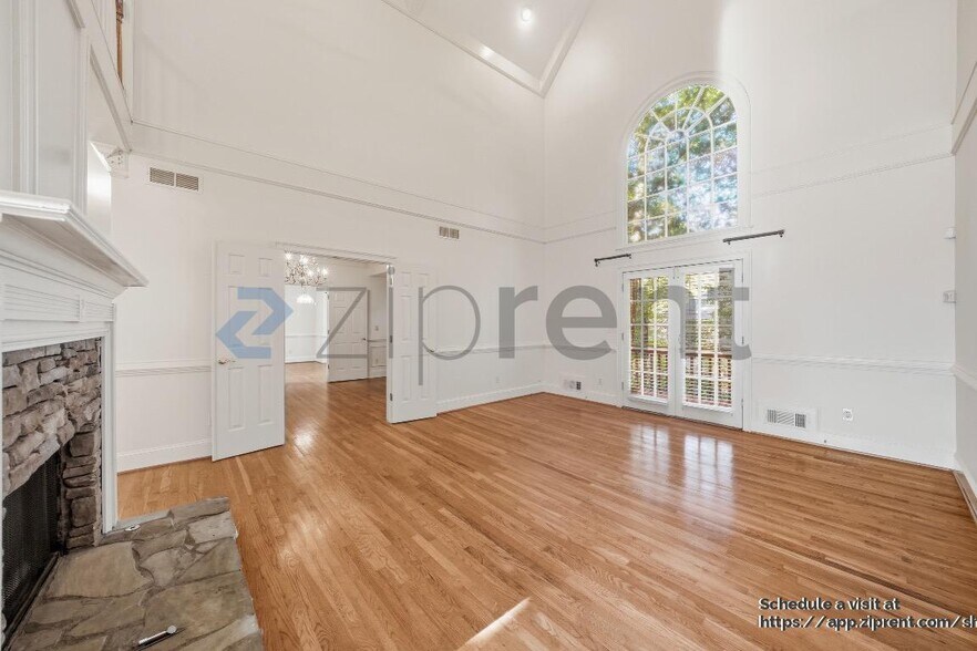 Building Photo - 2862 Clary Hill Dr