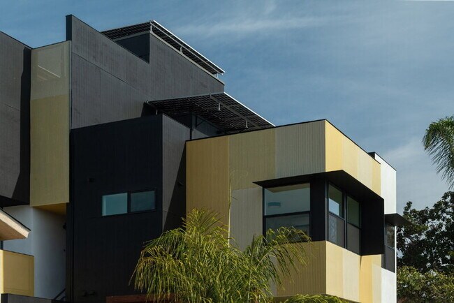 Building Photo - 2664 L St