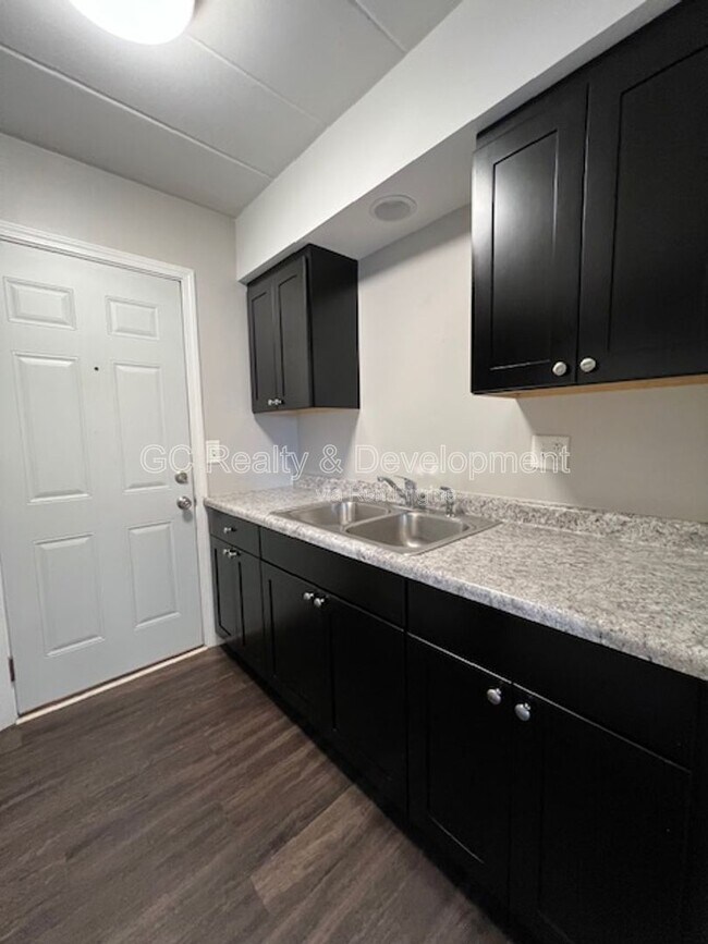 Building Photo - 342 Wilson Ave