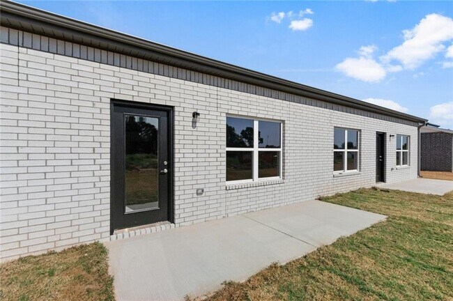 Building Photo - 657 Sun Meadows Loop