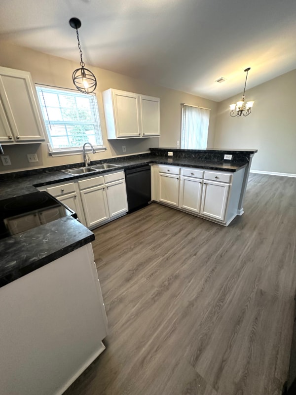 Building Photo - 896 Silvercrest Dr
