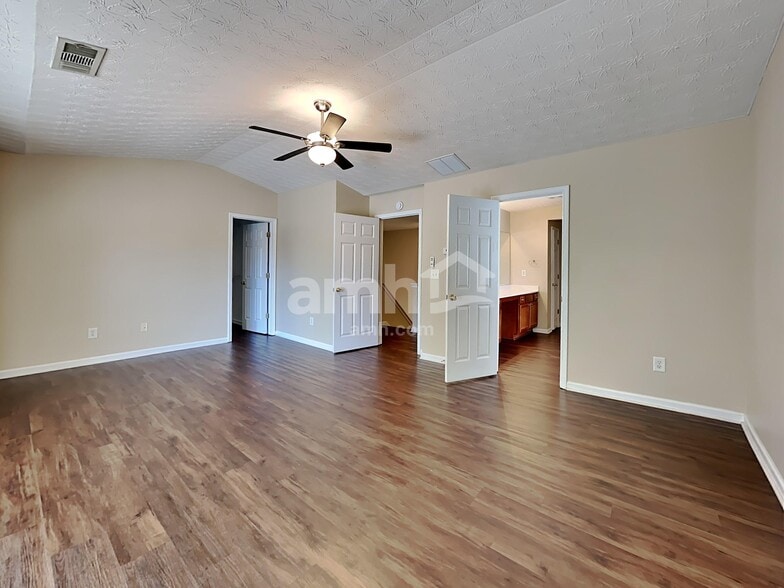 Building Photo - 311 Barberry Pl